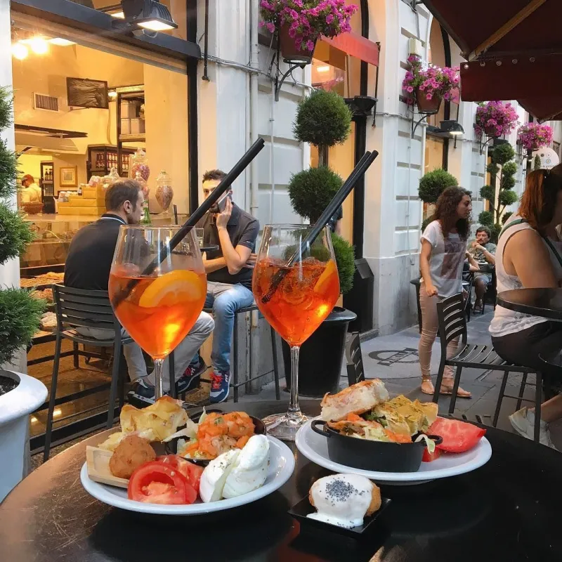 L'ora del terzo tempo: cosa ordinare al bar dopo il padel (senza tradire i muscoli)